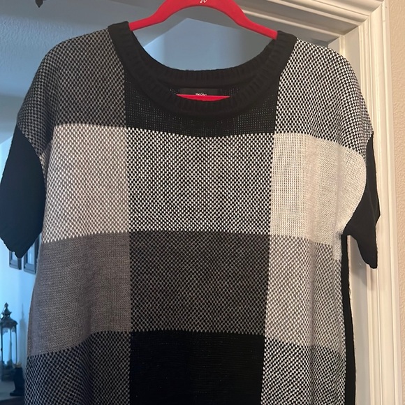 Sweater - Picture 2 of 4